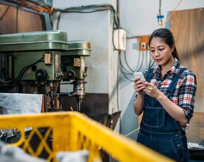 More People are Using Their Phones While Working, Says Survey